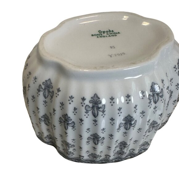 Spode Fleur De Lys Grey (Bone, Platinum Trim) Sugar Bowl with Lid Approximately - Picture 6 of 6
